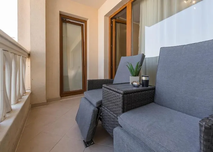 Seaside Bliss 瓦爾納